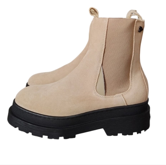 Scotch & Soda Suede Aubri Beige Womens Chelsea Boots Black Sole NEW - Picture 2 of 7